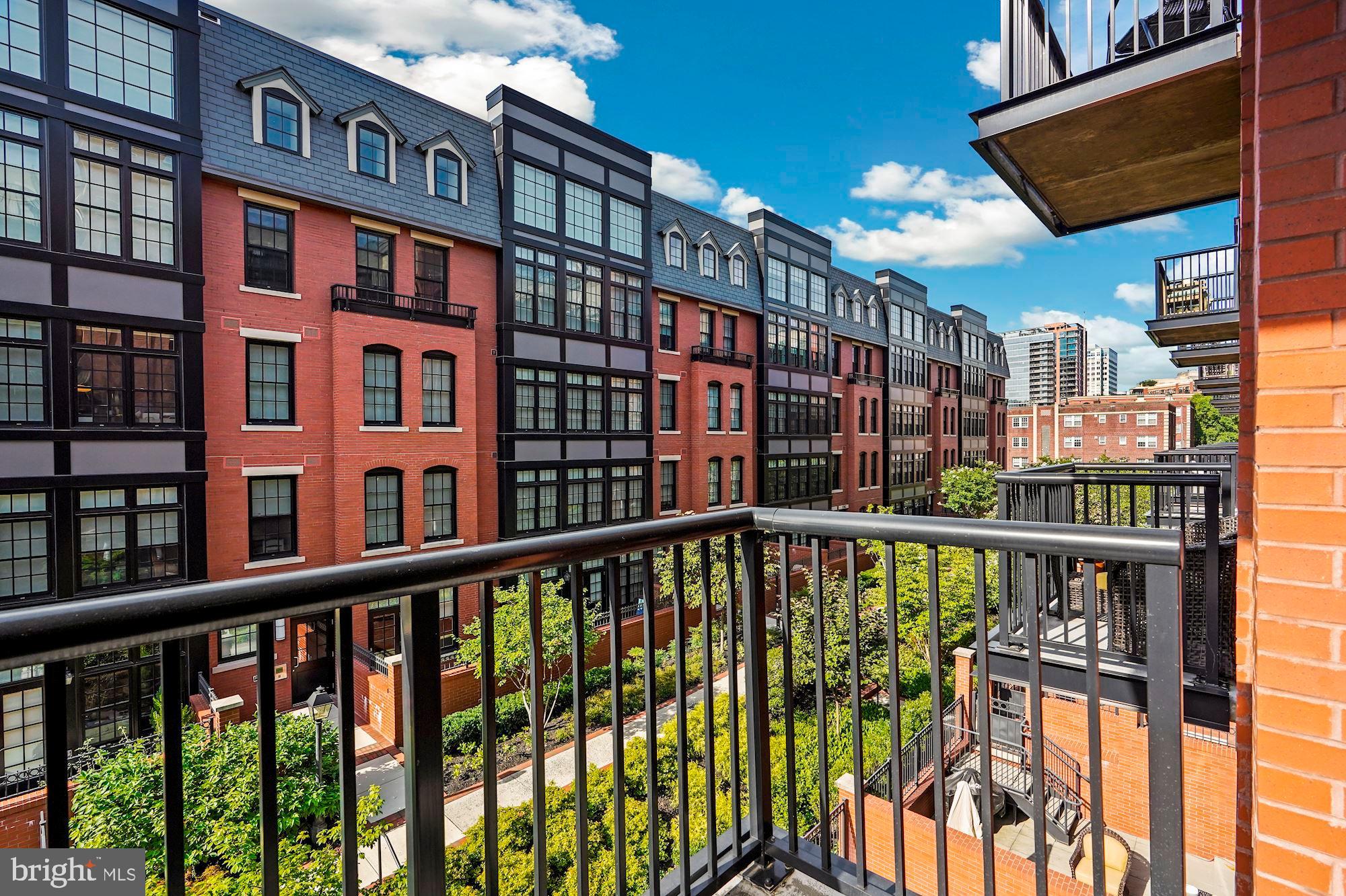 GASLIGHT SQUARE - Residential