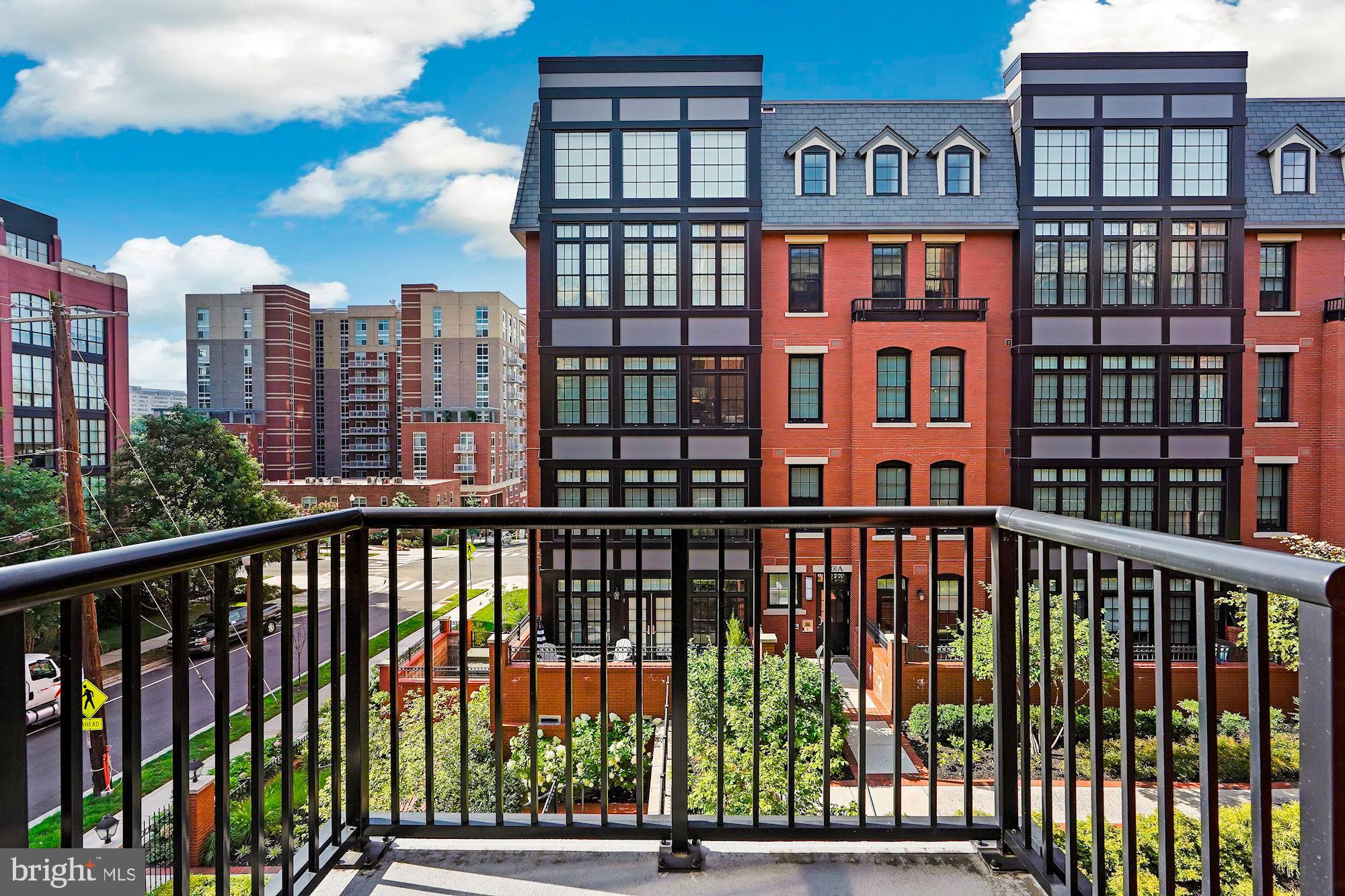 GASLIGHT SQUARE - Residential