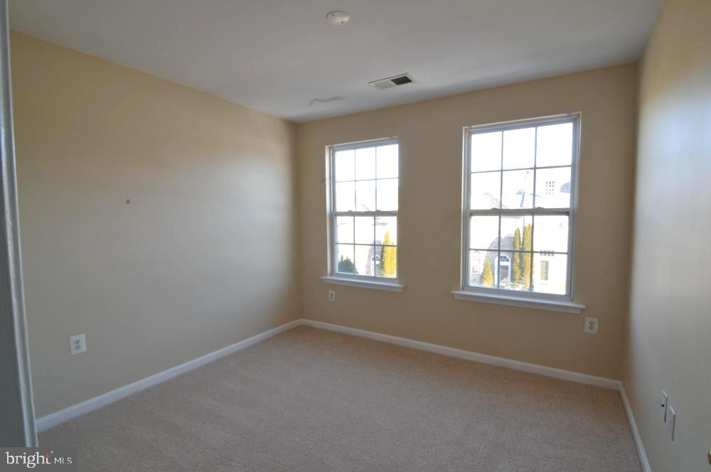 POTOMAC CROSSING - Residential