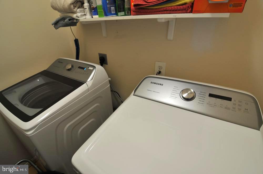 POTOMAC CROSSING - Residential