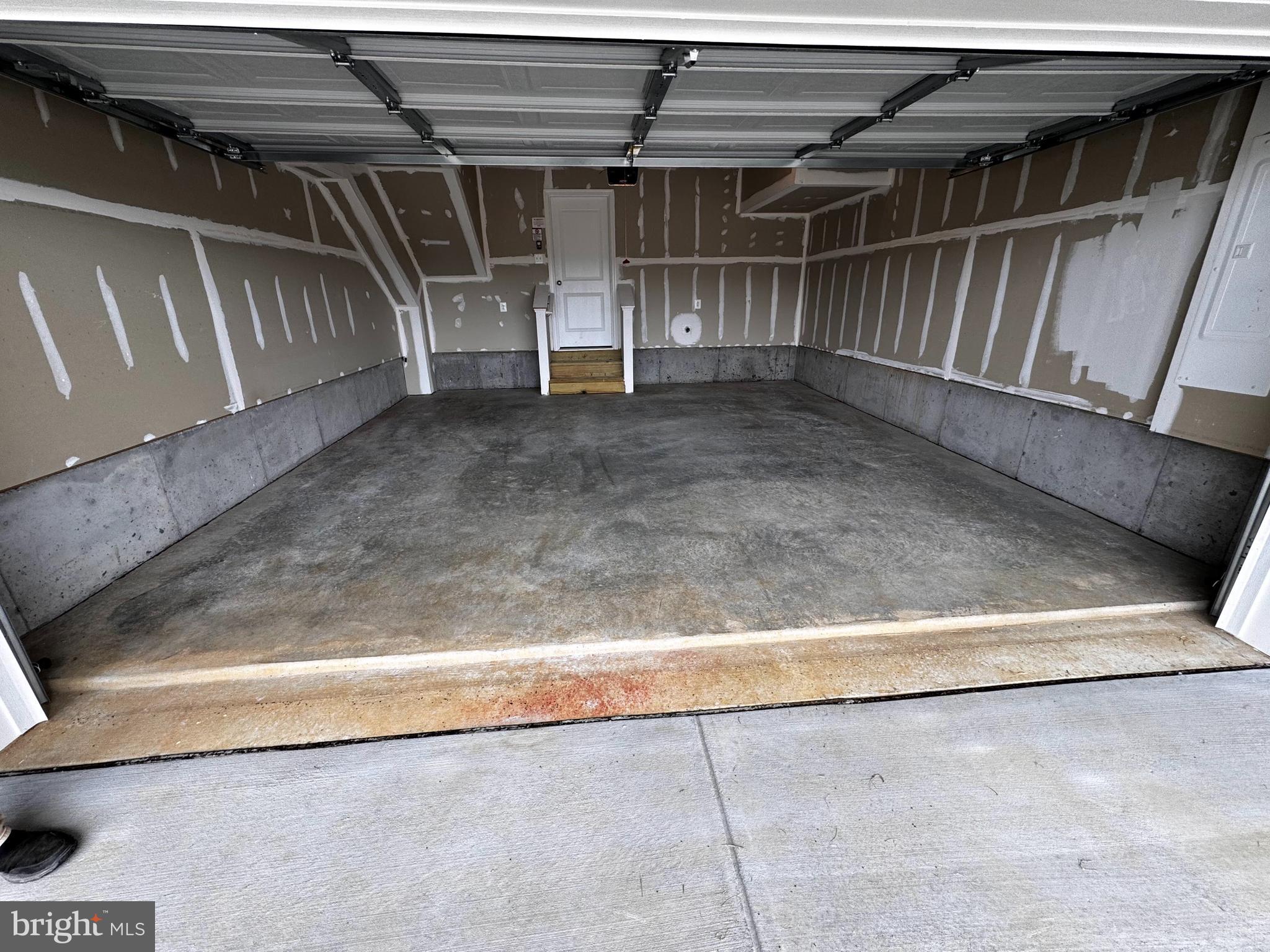 RED CLOVER MEADOWS - Residential Lease