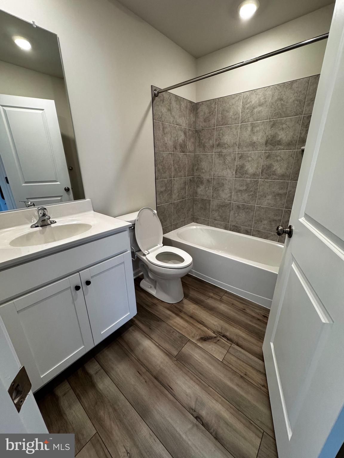 RED CLOVER MEADOWS - Residential Lease