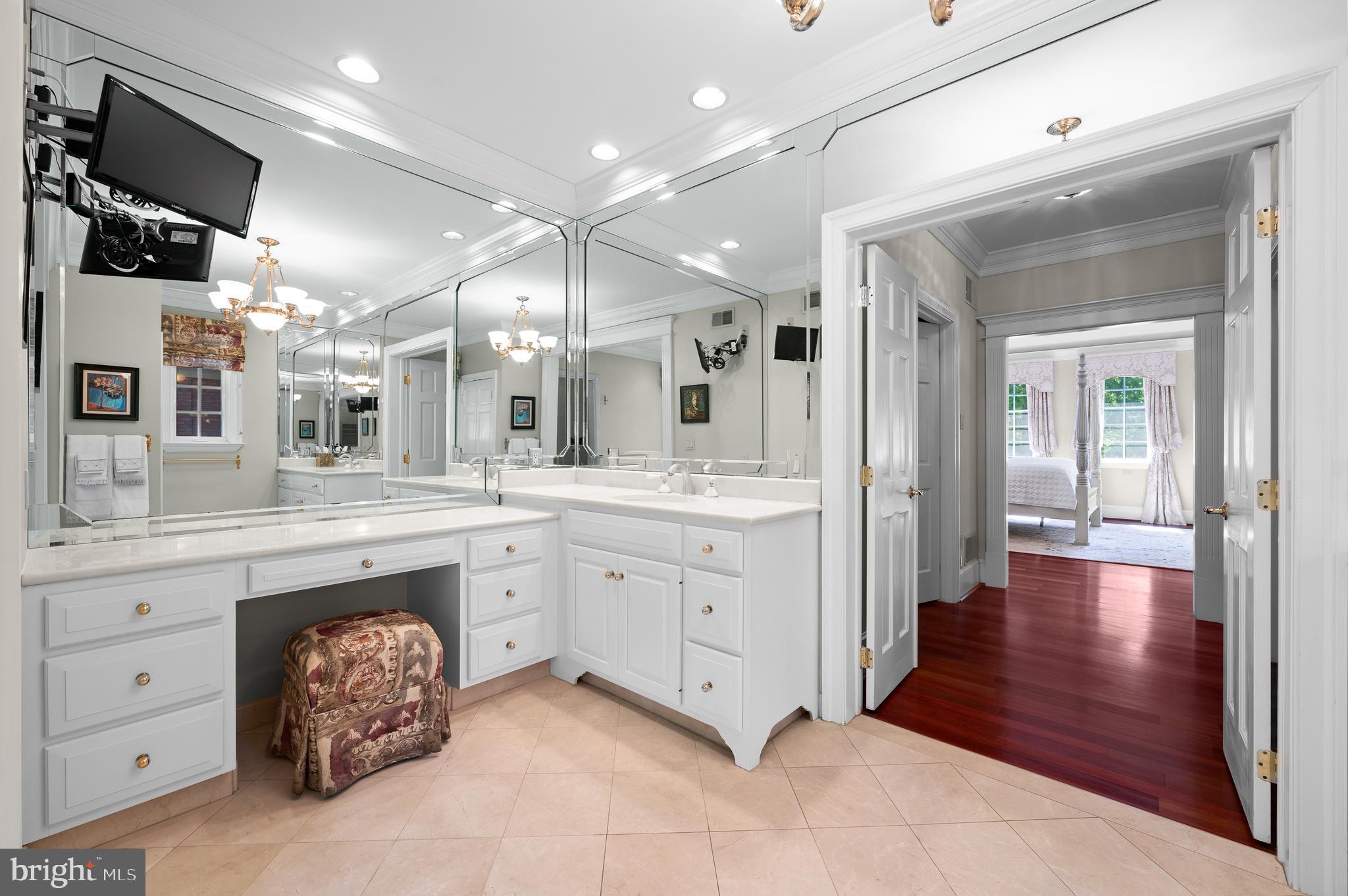 RADNOR HUNT - Residential