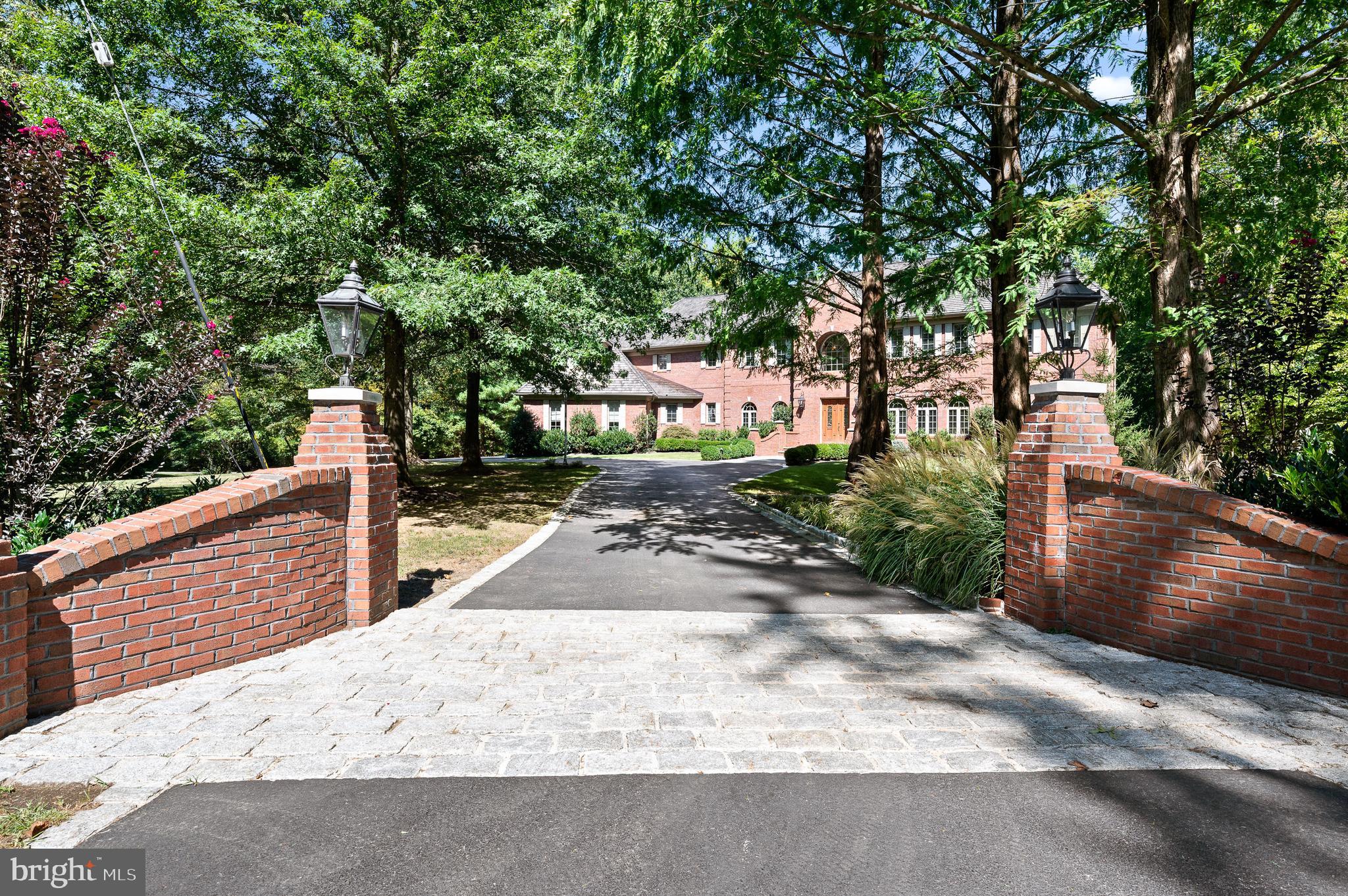 RADNOR HUNT - Residential