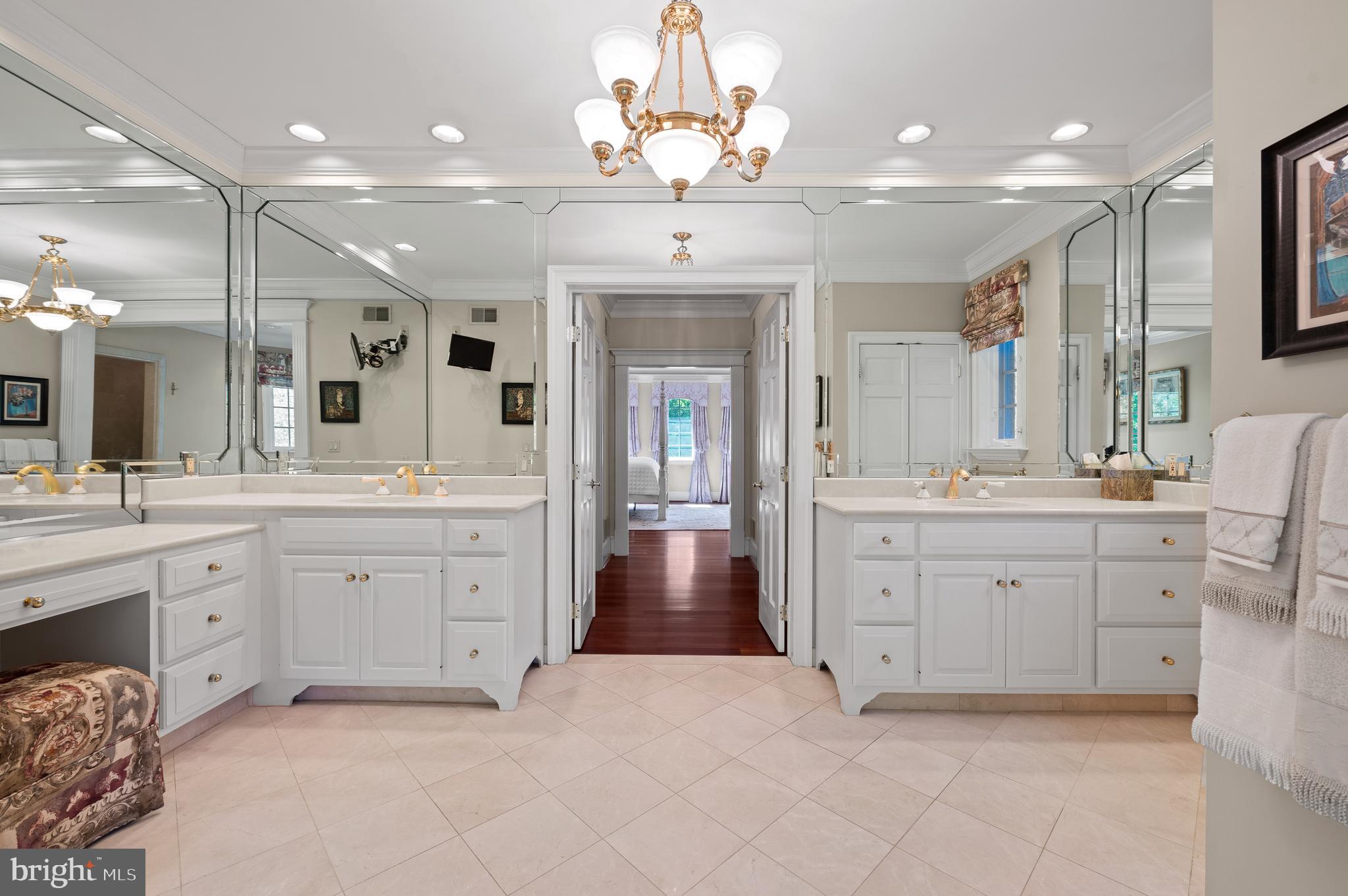 RADNOR HUNT - Residential