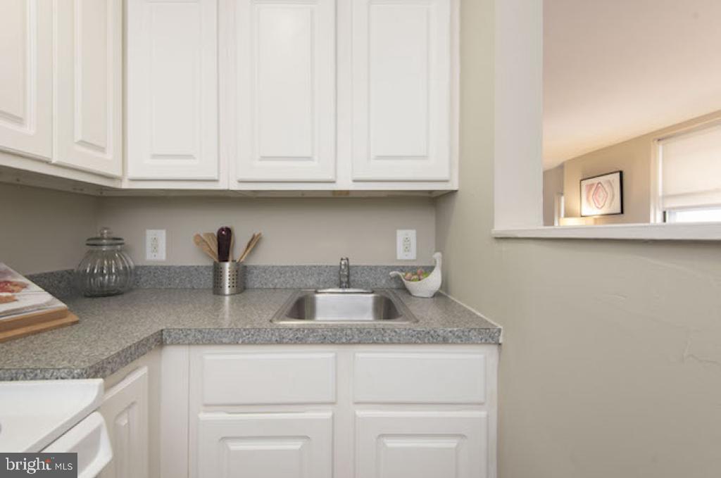 WASHINGTON SQ WEST - Residential Lease