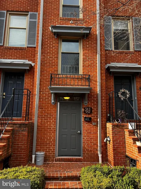 549 Colecroft Court, Alexandria, VA MLS: VAAX2045202
