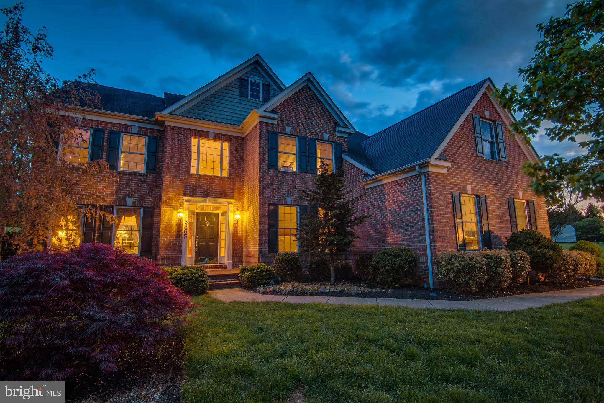 RIVER DOWNS - Residential