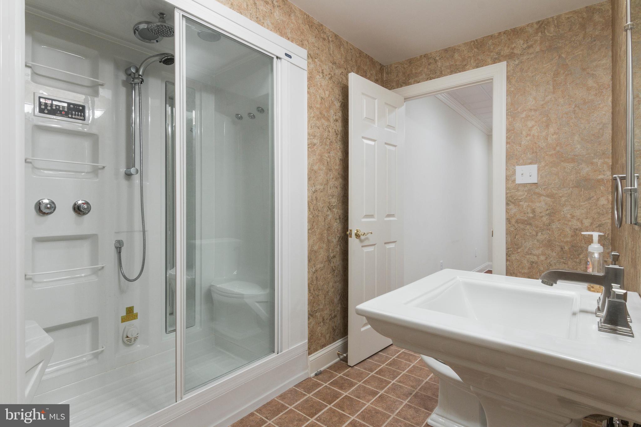 RIVER DOWNS - Residential