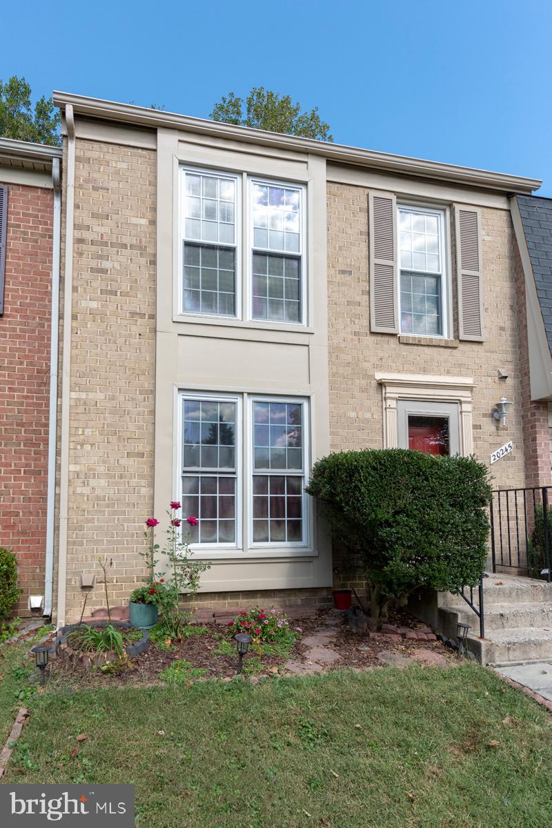 SHADOW OAK - Residential