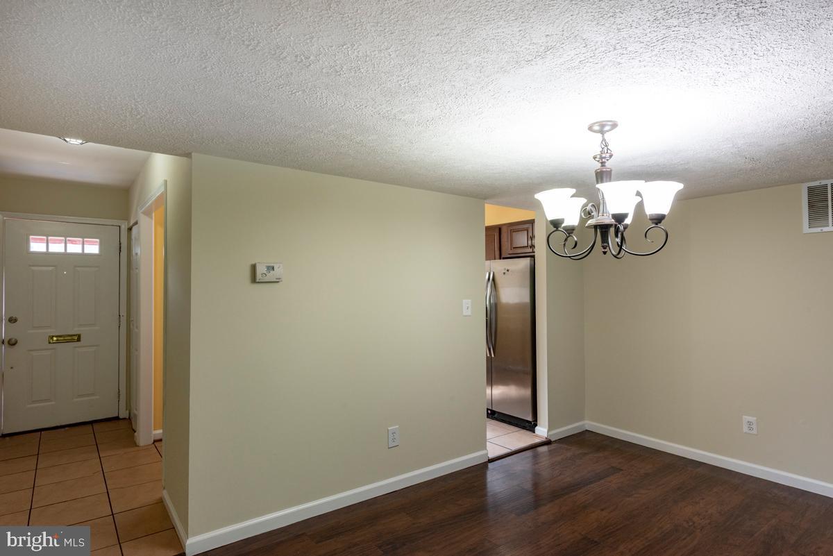 SHADOW OAK - Residential