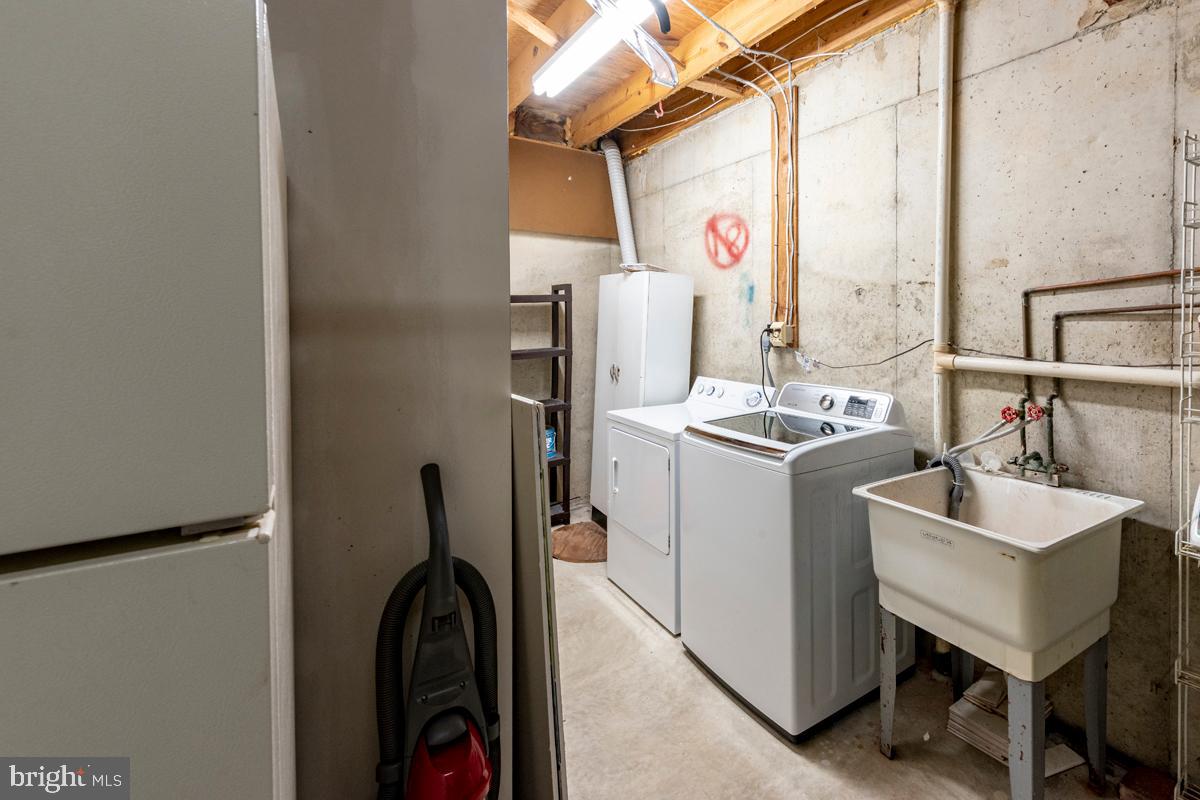 SHADOW OAK - Residential