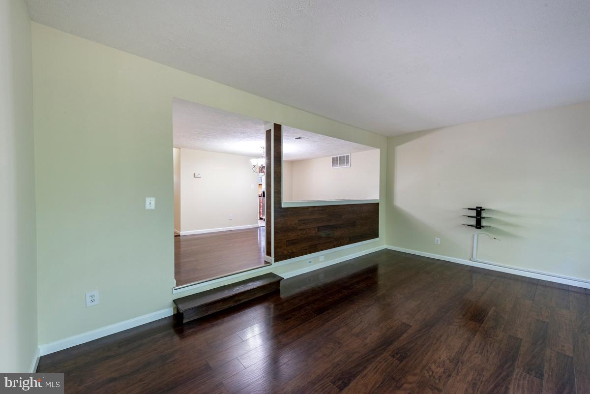 SHADOW OAK - Residential