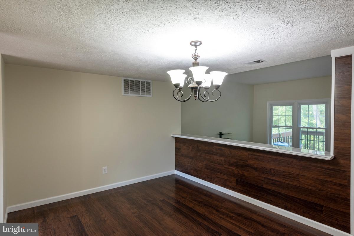 SHADOW OAK - Residential