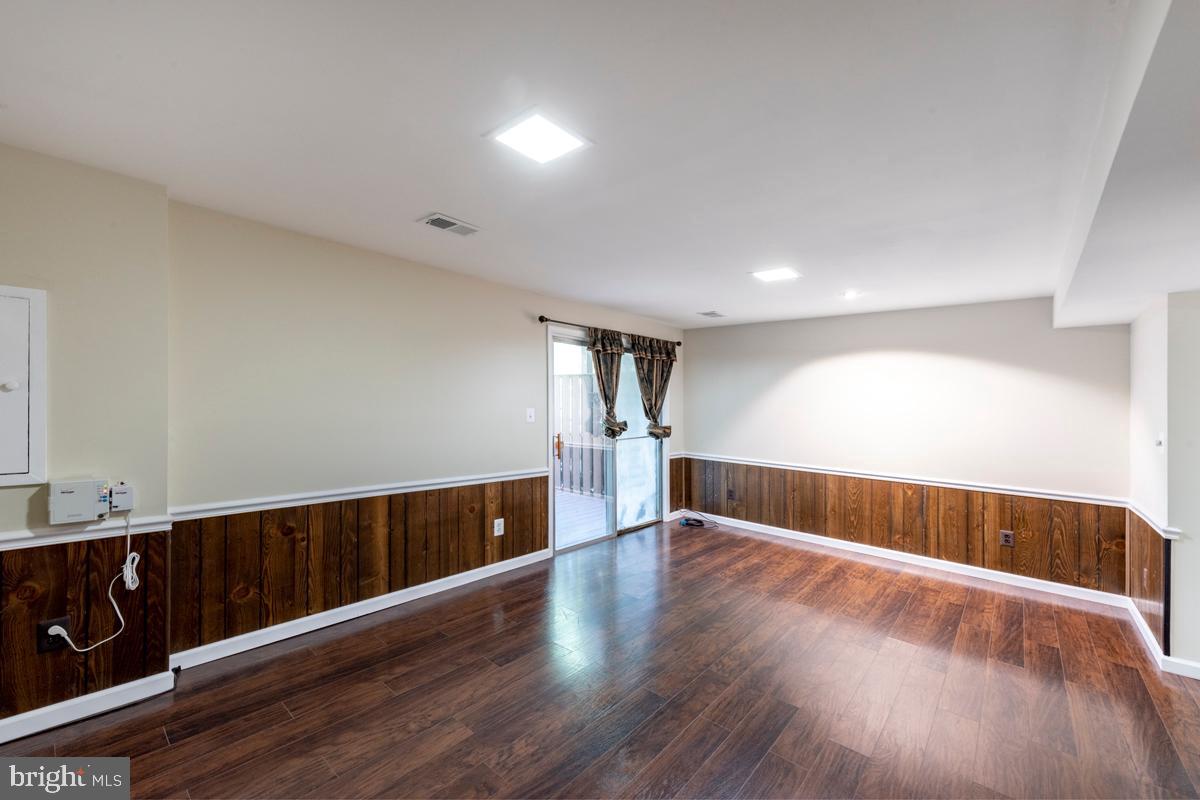 SHADOW OAK - Residential