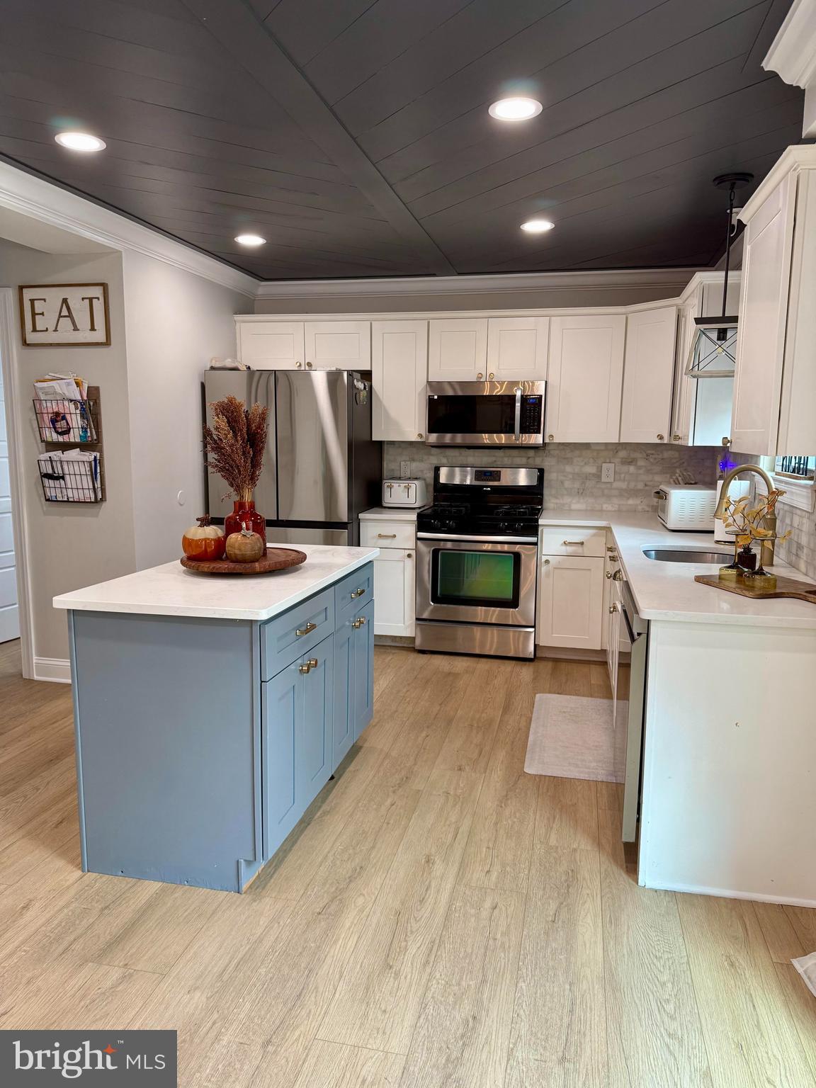 1054 KINGS HIGHWAY