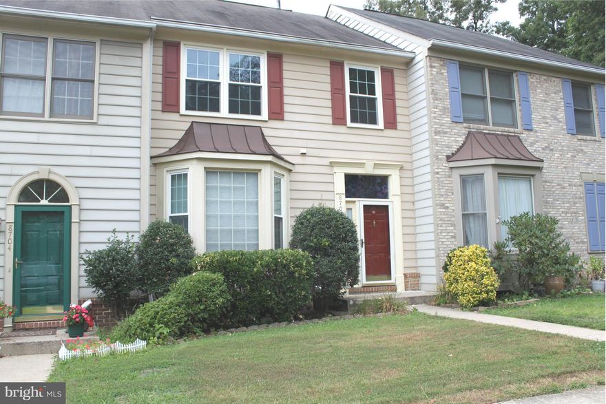 WELL MAINTAINED PROPERTY READY TO MOVE IN.SPACIOUS LIVING ROOM,GOURMET STYLE KITCHEN S/S APPLIANCES,DUAL VANITY MASTER BATH WITH SEPARATE SHOWER AND JET TUB.WALK IN CLOSET,EXTRA ROOM AT BASEMENT,DECK OVERLOOKING TREES FOR EVERYDAY STRESS RELIEF,FRIENDLY NEIGHBORHOOD AND GREAT LOCATION IN SPRINGFIELD,CLOSE TO ALMOST ALL AMENITIES, ACCESS TO I95,395,495 etc.CLOSE TO VRE.. PREFER RTS TITLE