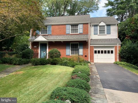 Photo of 6005 Corbin Road, BETHESDA, MD 20816 (MLS # MDMC2216346)
