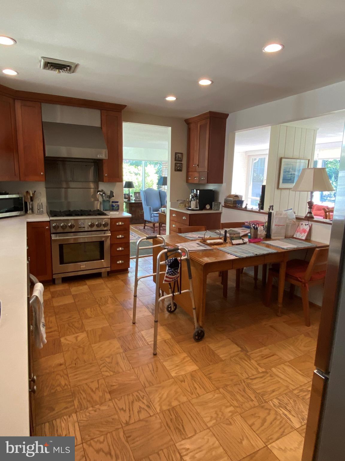 HOLLIN HILLS - Residential Lease