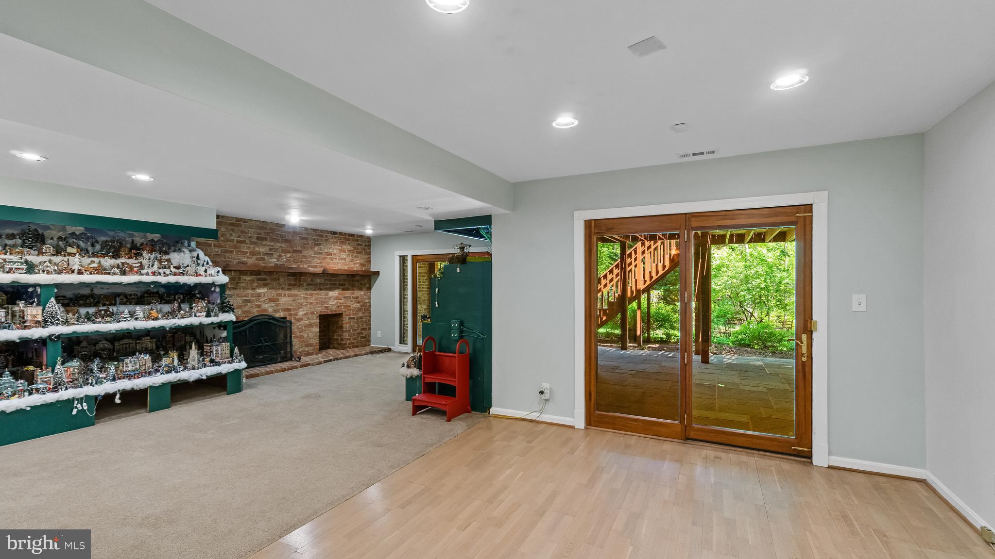 HUNTINGTON WOODS - Residential