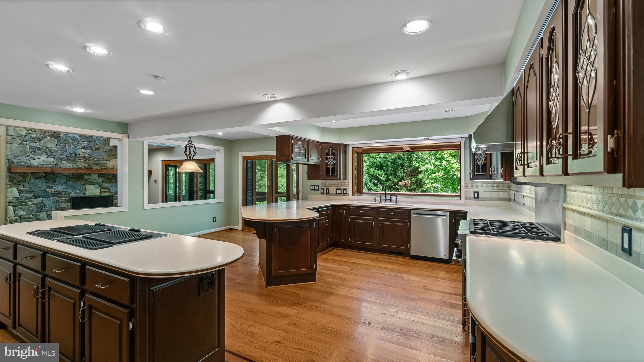 HUNTINGTON WOODS - Residential