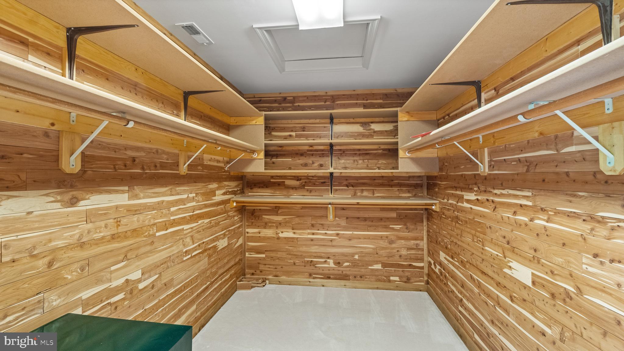 HUNTINGTON WOODS - Residential