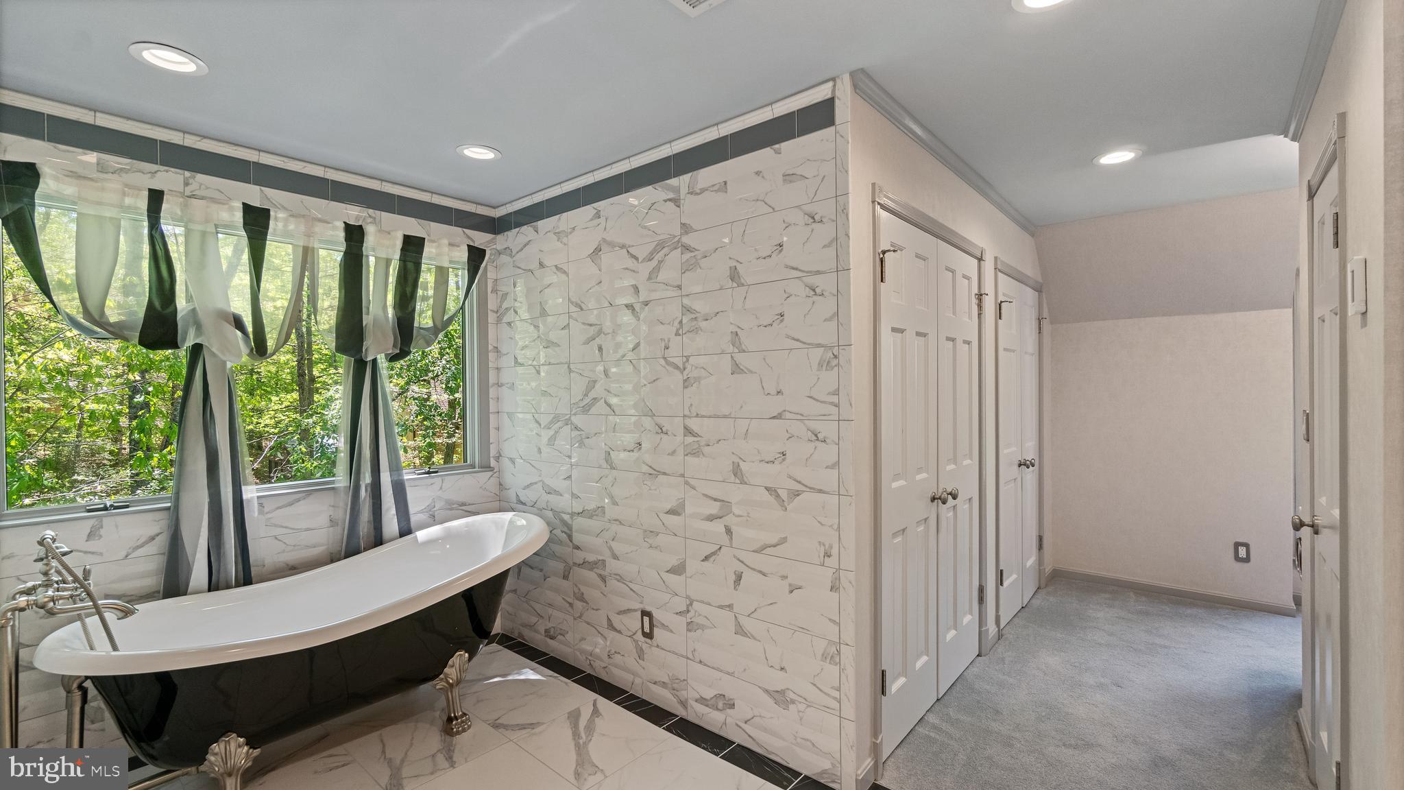 HUNTINGTON WOODS - Residential