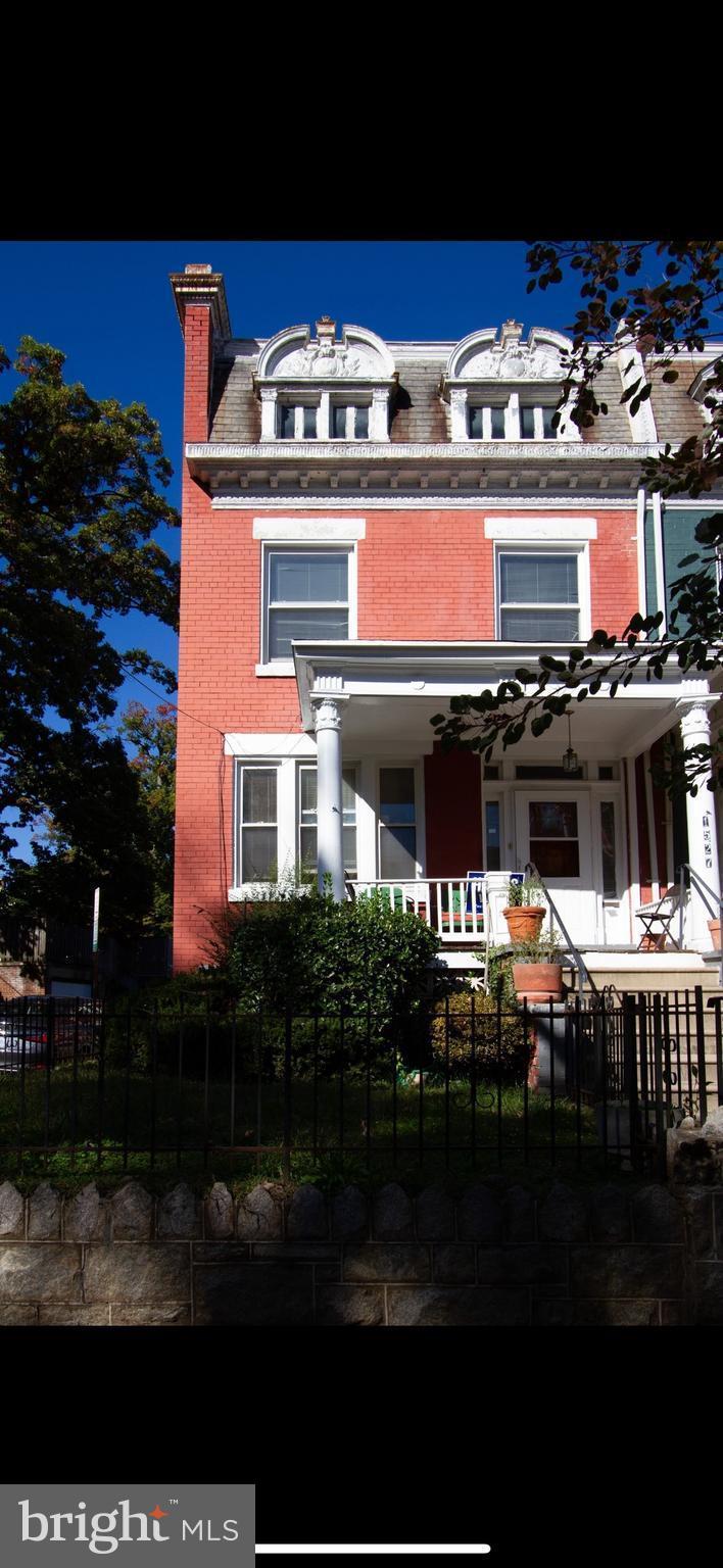 1527 BUCHANAN STREET NW