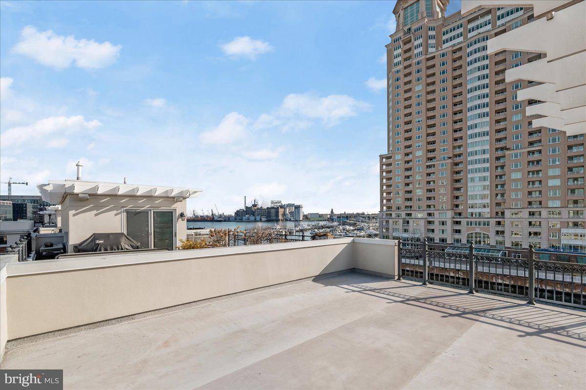 PIER HOMES AT HARBORVIEW - Residential