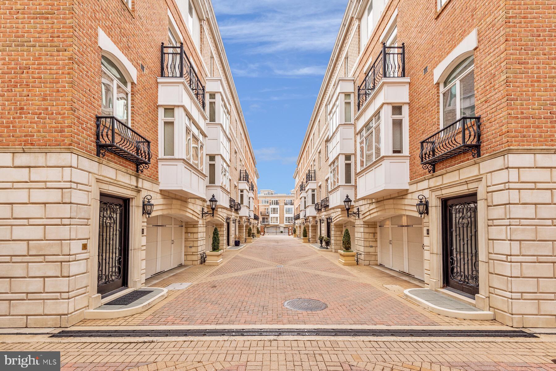 PIER HOMES AT HARBORVIEW - Residential