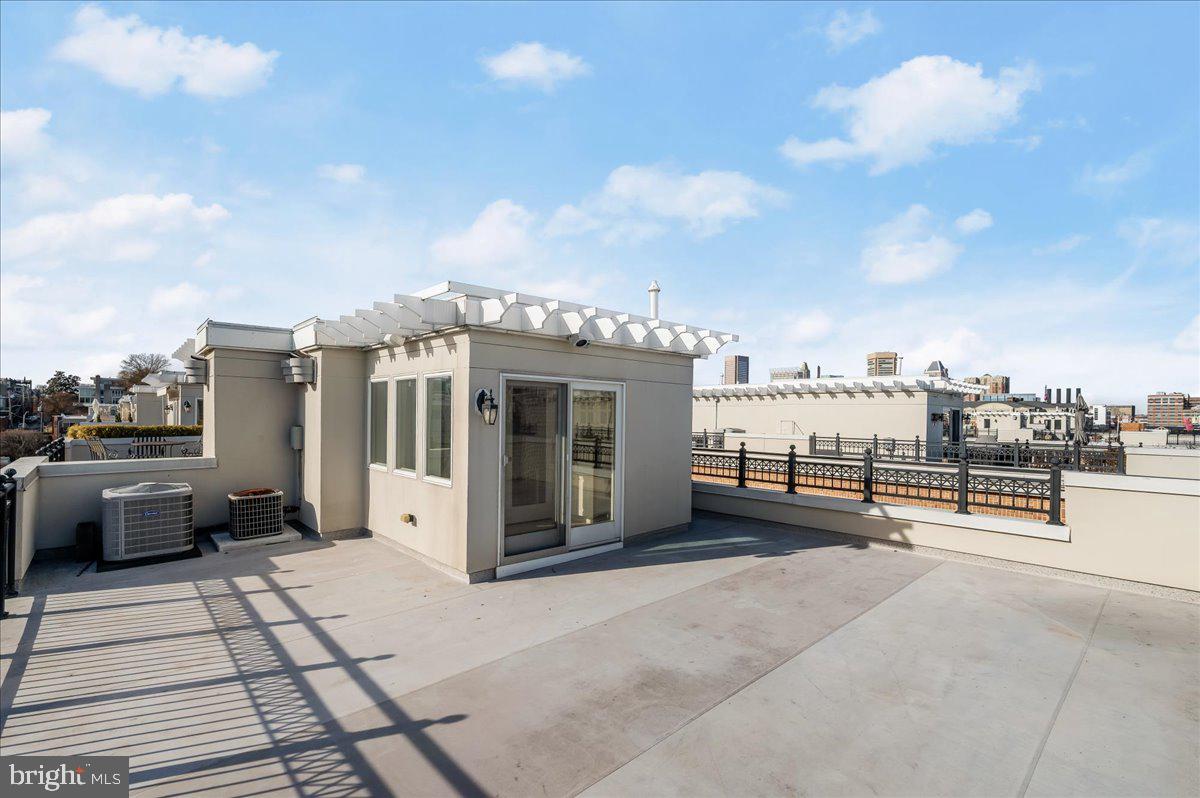 PIER HOMES AT HARBORVIEW - Residential