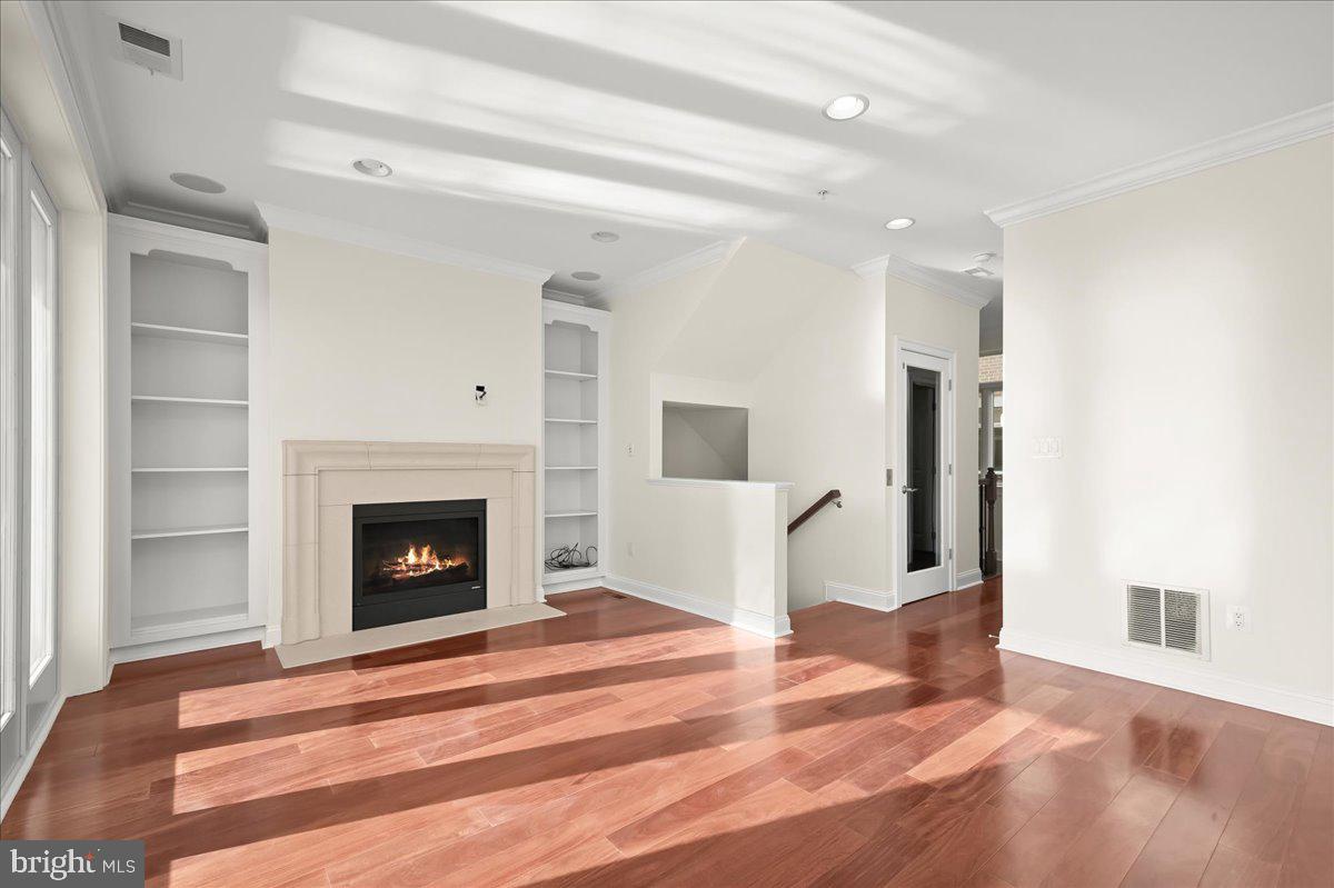 PIER HOMES AT HARBORVIEW - Residential