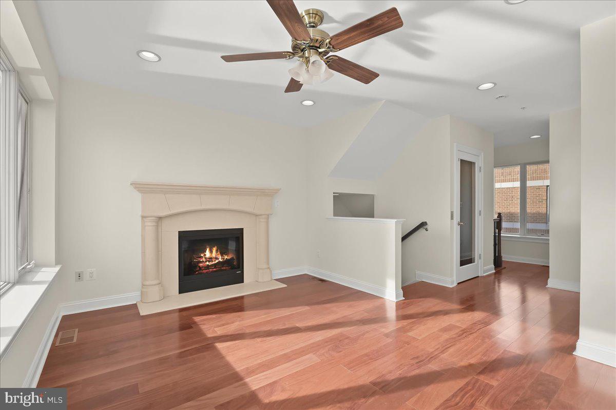 PIER HOMES AT HARBORVIEW - Residential