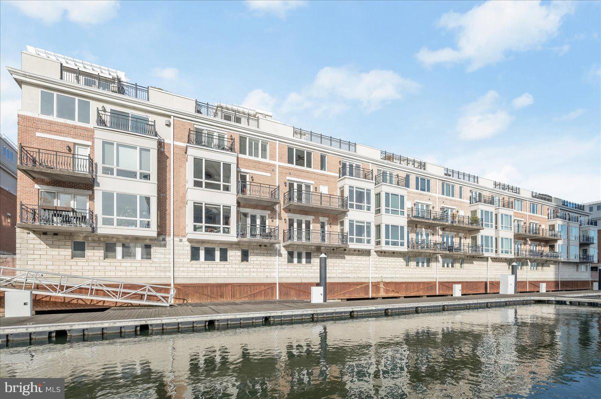 PIER HOMES AT HARBORVIEW - Residential