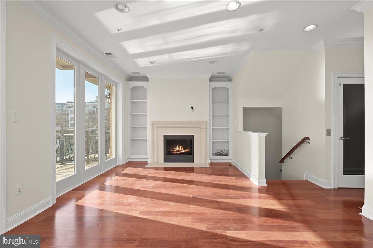 PIER HOMES AT HARBORVIEW - Residential