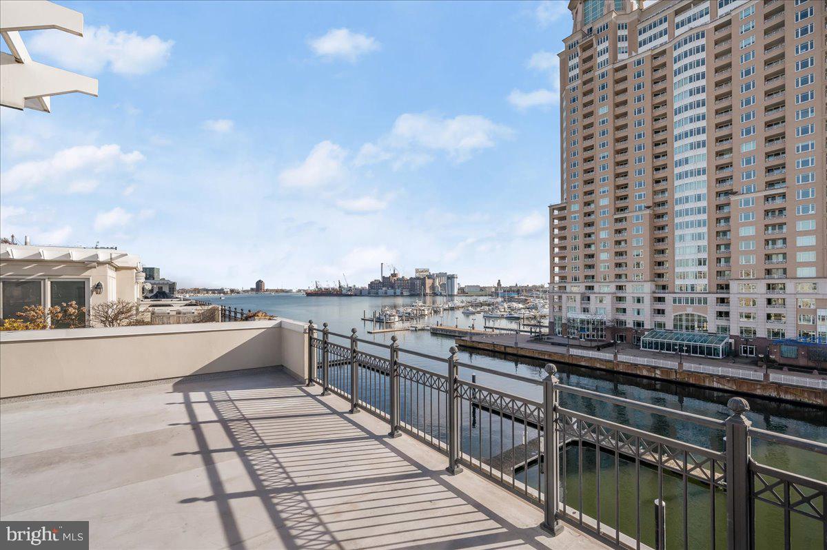 PIER HOMES AT HARBORVIEW - Residential