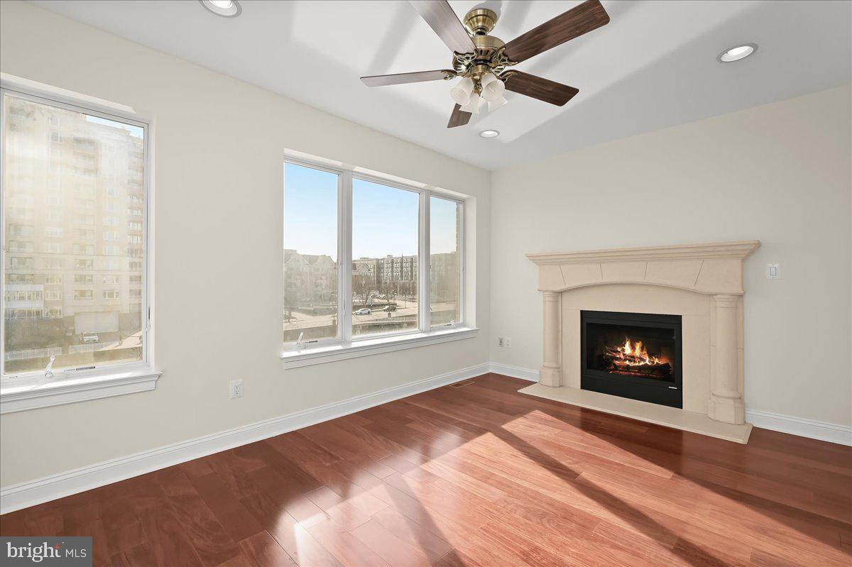 PIER HOMES AT HARBORVIEW - Residential