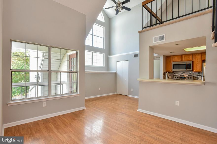 Gorgeous one bedroom condo with upper level loft. New paint, Bathroom updated September 2016, New Kitchen appliances, New Bathroom & Kitchen Flooring, Cathedral Ceilings, Fireplace, Spiral Staircase! Functional and very spacious loft ideal for home office. Excellent proximity to neighborhood community center, running trails and shopping centers.