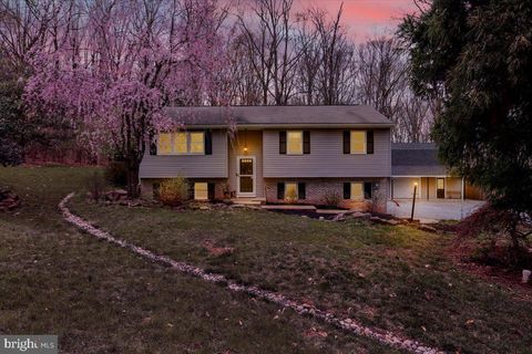 Photo of 639 Maple Street, EAST EARL, PA 17519 (MLS # PALA2068038)