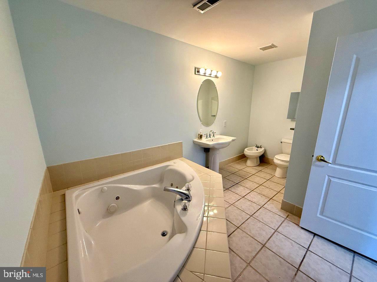 FOUNTAIN POINTE - Residential