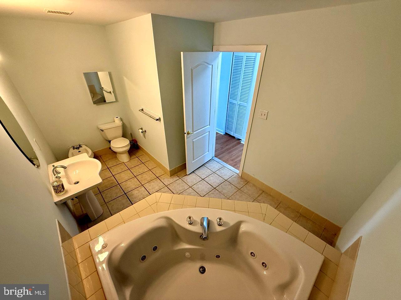 FOUNTAIN POINTE - Residential