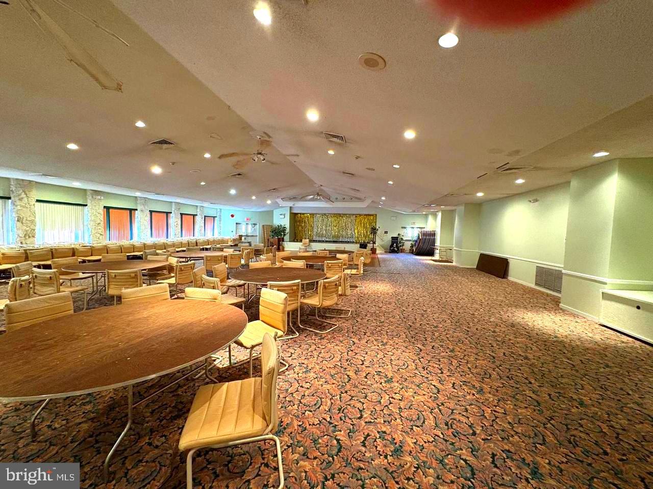 FOUNTAIN POINTE - Residential