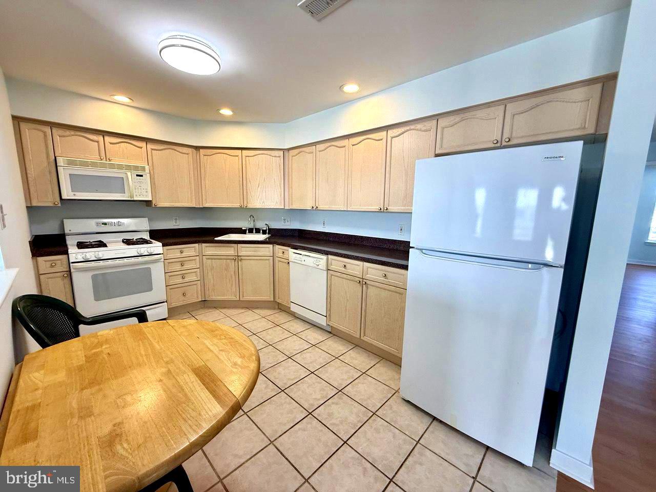 FOUNTAIN POINTE - Residential