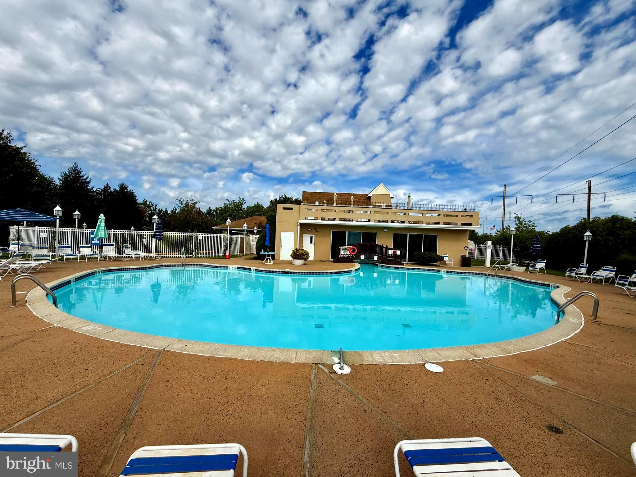 FOUNTAIN POINTE - Residential