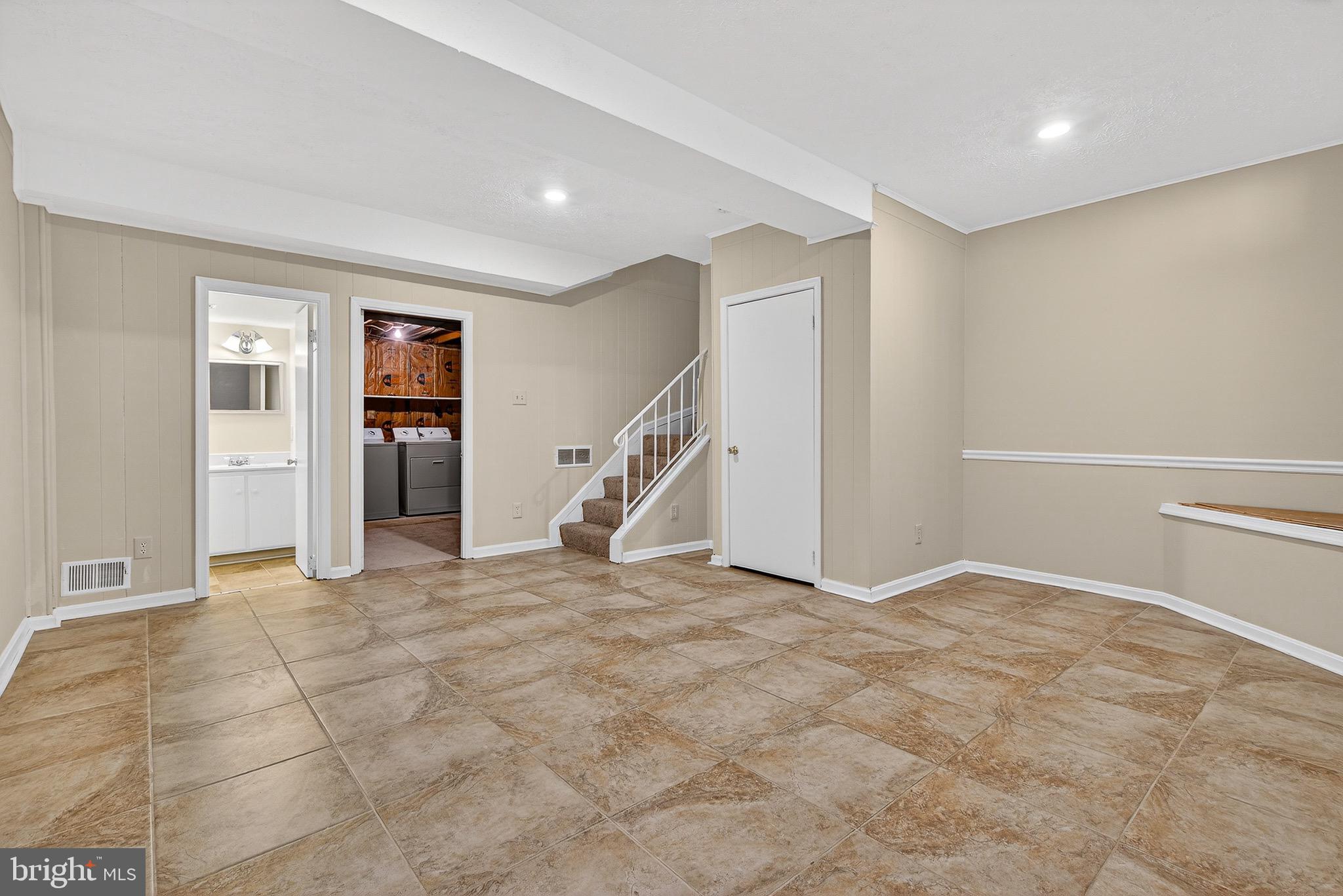 KINGS COURT - Residential