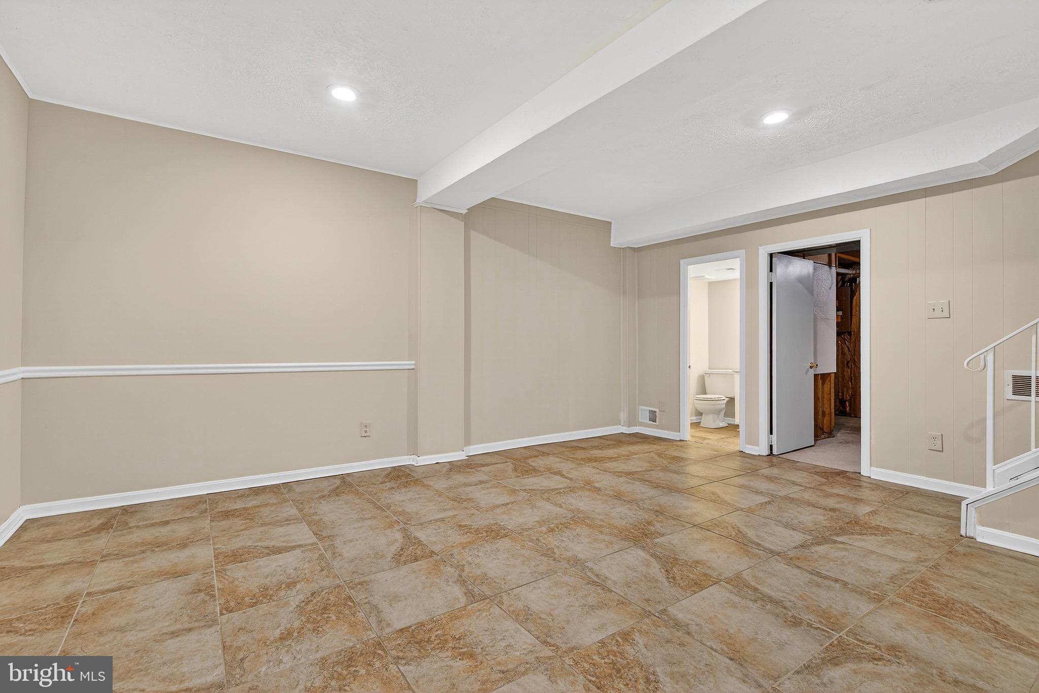 KINGS COURT - Residential