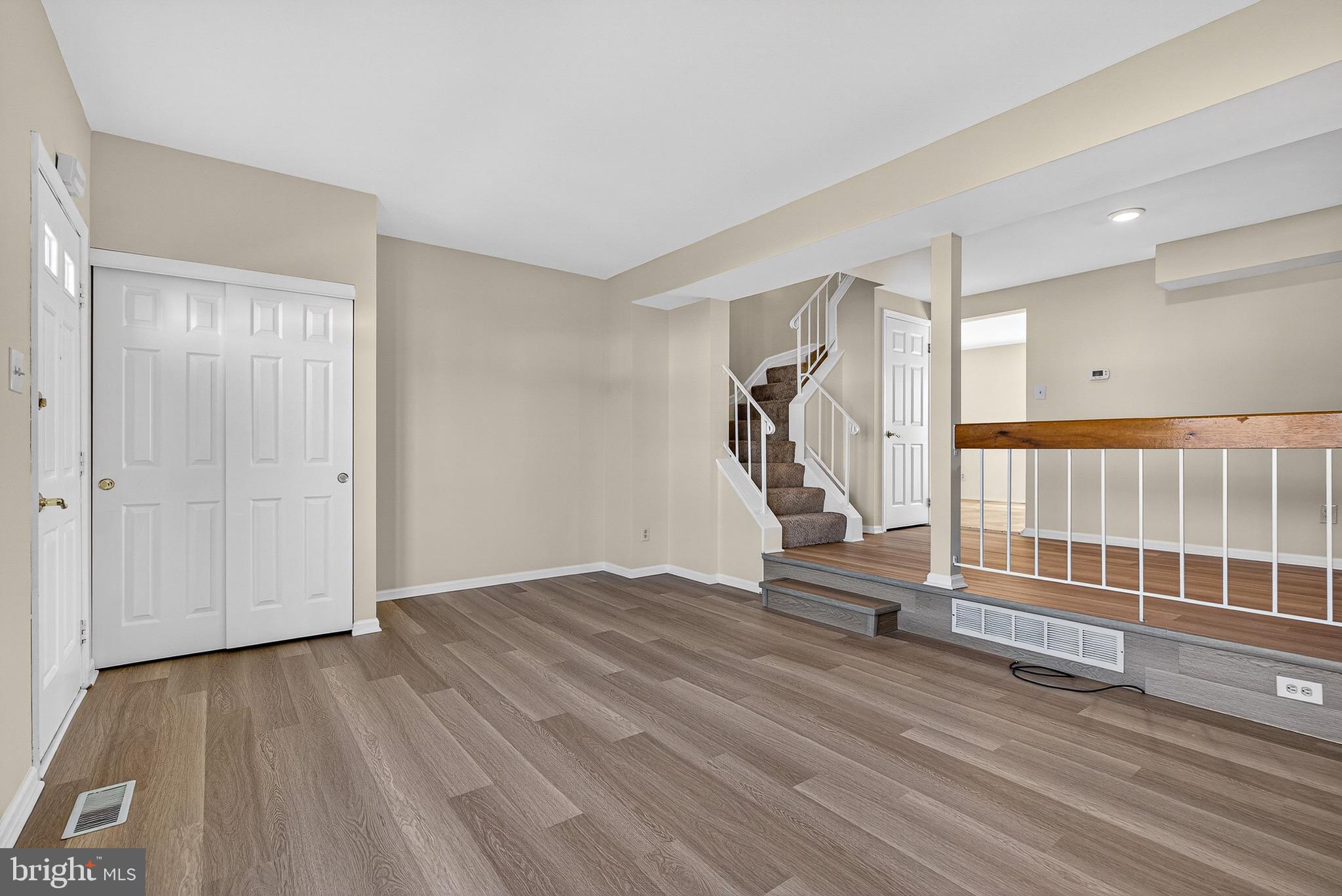 KINGS COURT - Residential