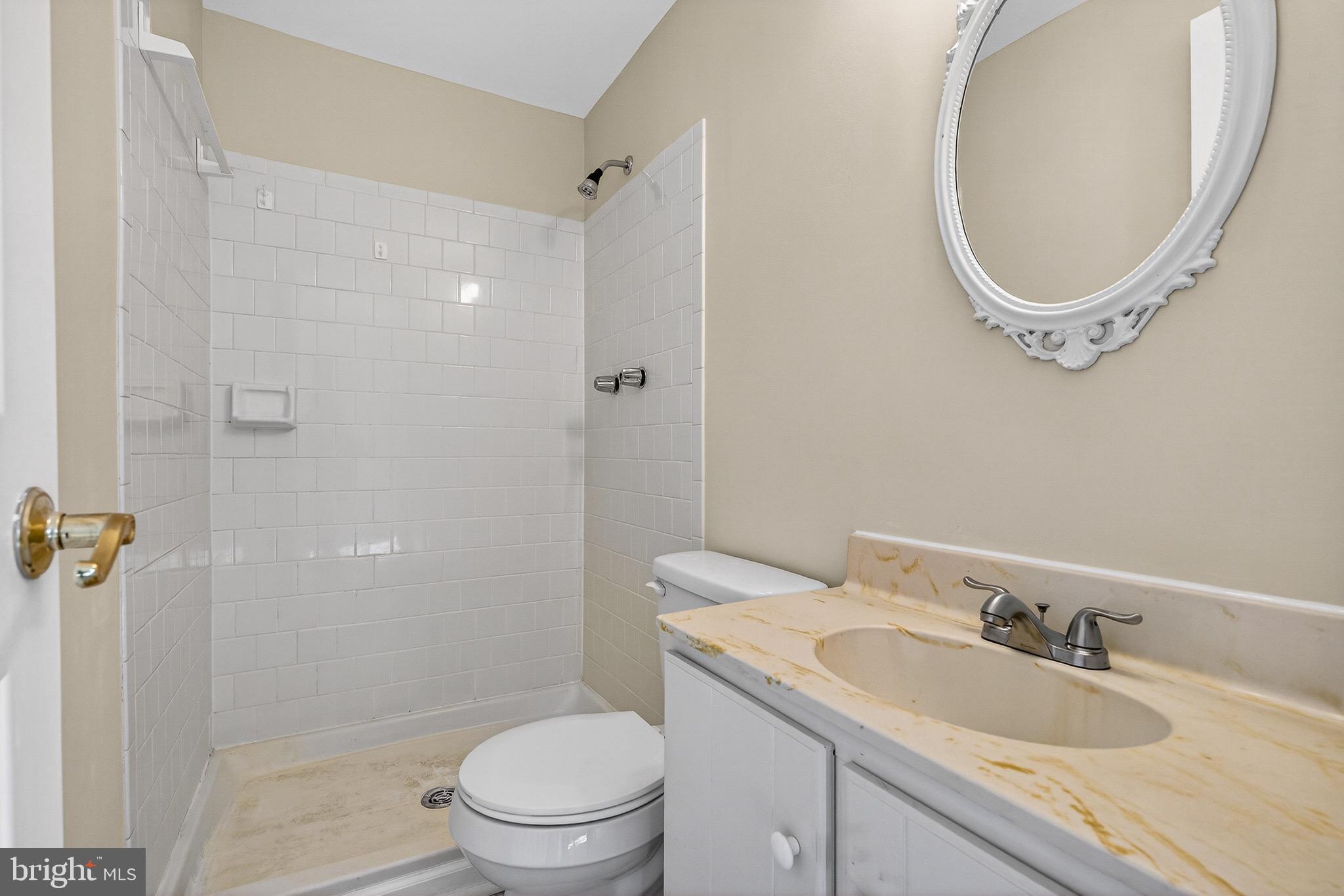 KINGS COURT - Residential