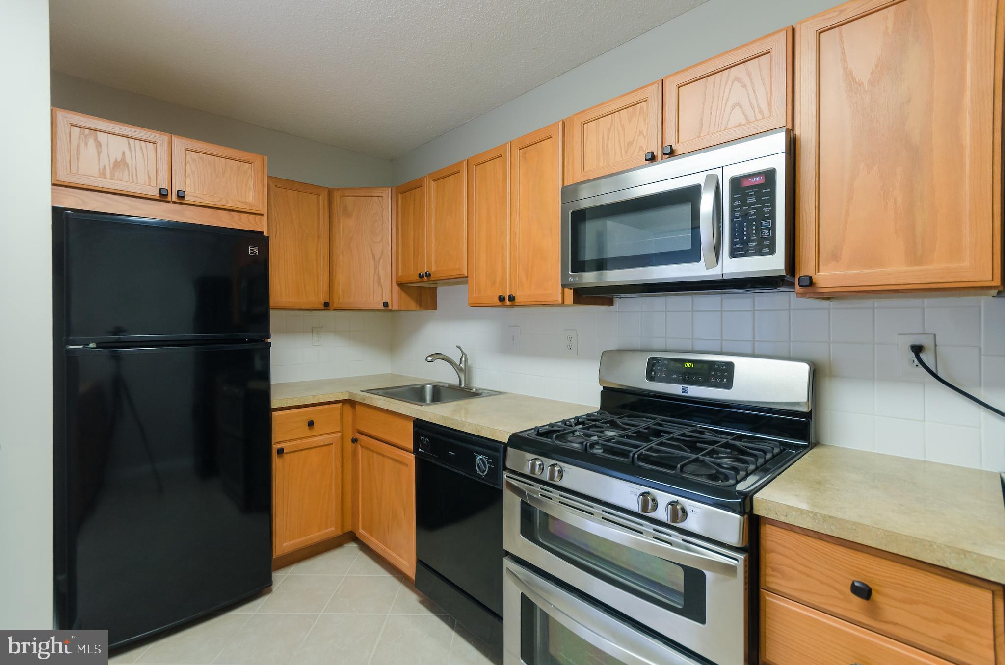 SKYLINE PLAZA - Residential