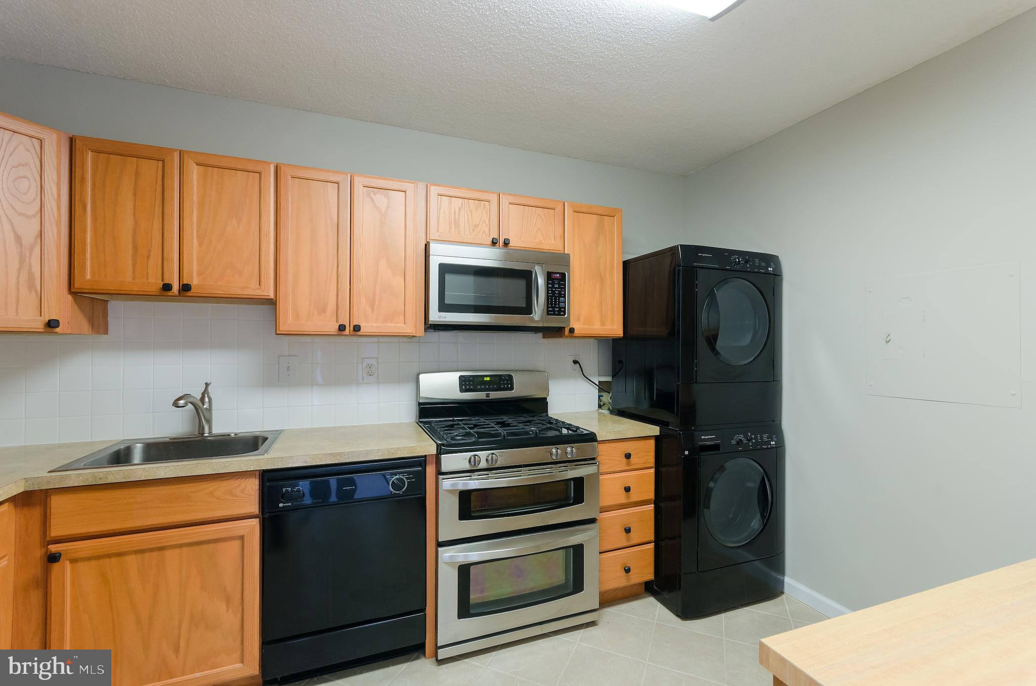 SKYLINE PLAZA - Residential